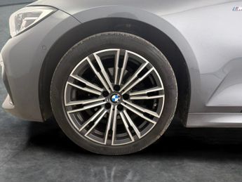 BMW 3 Series 2.0 320i M Sport Touring (184 ps) - ADAPTIVE LIGHTS - NAV