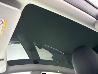 Tesla Model Y SUV RWD (346 ps) - REVERSE CAM - NAV - LEATHER