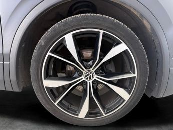 Volkswagen Tiguan 1.5 TSI R-Line DSG (150 ps) - HEATED SEATS - NAV - ASSISTANCE PA