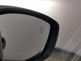 Peugeot E-2008 50kWh GT (136 ps) - LED - REVERSE CAM - NAV