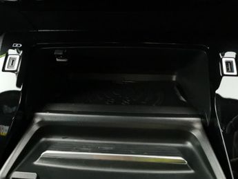 Peugeot E-2008 50kWh GT (136 ps) - LED - REVERSE CAM - NAV