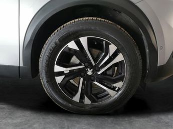 Peugeot E-2008 50kWh GT (136 ps) - LED - REVERSE CAM - NAV