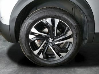 Peugeot E-2008 50kWh GT (136 ps) - LED - REVERSE CAM - NAV