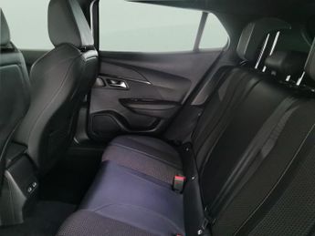 Peugeot E-2008 50kWh GT (136 ps) - LED - REVERSE CAM - NAV