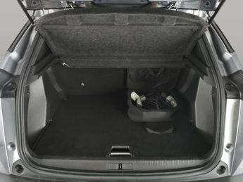 Peugeot E-2008 50kWh GT (136 ps) - LED - REVERSE CAM - NAV