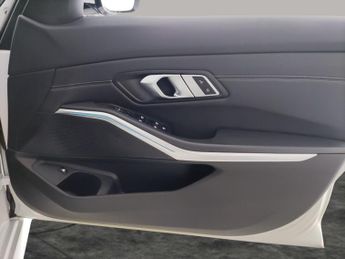 BMW 3 Series 2.0 330e 12kWh M Sport Plug-in (292 ps) - HEATED SEATS - ADAPTIV