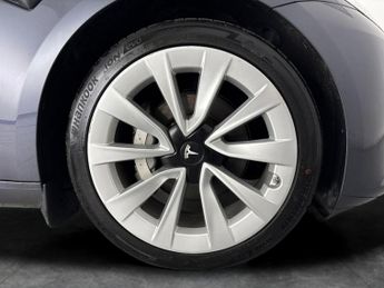 Tesla Model 3 (Dual Motor) Long Range 4WDE (346 ps) - HEATED WHEEL - LEATHER -