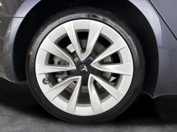 Tesla Model 3 (Dual Motor) Long Range 4WDE (346 ps) - HEATED WHEEL - LEATHER -