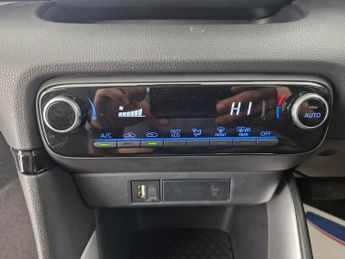 Toyota Yaris 1.5 VVT-h Design E-CVT (116 ps) - BLUETOOTH - AIR CON - DAB