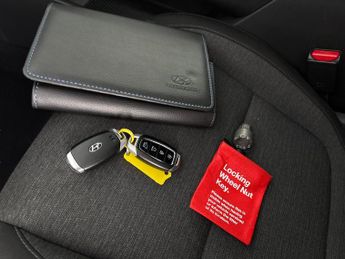 Hyundai Kona 64kWh Premium (10.5kW Charger) (204 ps) - REVERSE CAM - NAV - HE