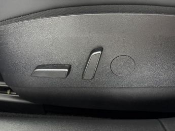 Tesla Model 3 (Dual Motor) Long Range 4WDE (346 ps) - HEATED WHEEL - LEATHER -