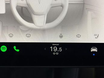 Tesla Model 3 (Dual Motor) Long Range 4WDE (346 ps) - HEATED WHEEL - LEATHER -