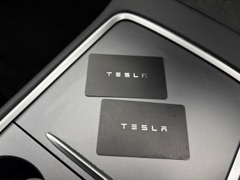 Tesla Model 3 (Dual Motor) Long Range 4WDE (346 ps) - HEATED WHEEL - LEATHER -