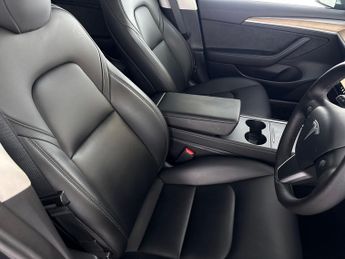 Tesla Model 3 (Dual Motor) Long Range 4WDE (346 ps) - HEATED WHEEL - LEATHER -