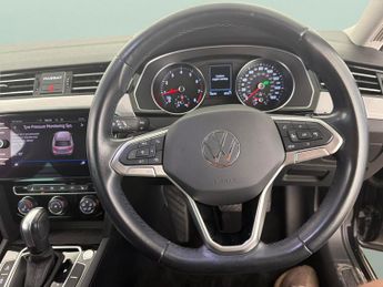 Volkswagen Passat 1.5 TSI EVO SEL DSG (150 ps) - AUTO HEADLIGHTS - DAB - PRIVACY G