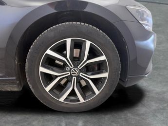 Volkswagen Passat 1.5 TSI EVO SEL DSG (150 ps) - AUTO HEADLIGHTS - DAB - PRIVACY G