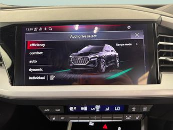 Audi Q4 E-tron 50 Sport quattro 82kWh (299 ps) - HEATED SEATS - LANE DEPARTURE 