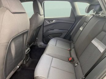 Audi Q4 E-tron 50 Sport quattro 82kWh (299 ps) - HEATED SEATS - LANE DEPARTURE 