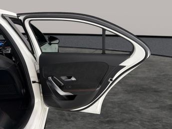 Mercedes-Benz A Class 1.3 A250e 15.6kWh AMG Line (Executive) Plug-in 8G-DCT (218 ps) -
