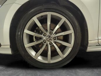 Volkswagen Passat 1.5 TSI EVO R-Line DSG (150 ps) - KEYLESS ENTRY - LED - LEATHER
