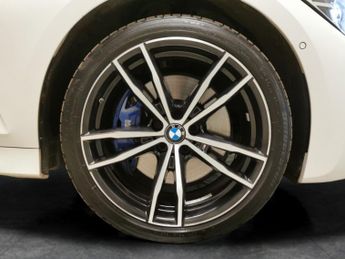 BMW 3 Series 2.0 330e 12kWh M Sport Plug-in (292 ps) - 19IN ALLOYS - PARK ASS