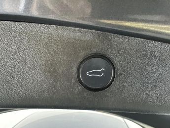 Tesla Model 3 (Dual Motor) Long Range 4WDE (346 ps) - HEATED WHEEL - LEATHER -