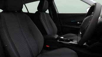 Peugeot E-2008 50kWh Allure Premium (7kW Charger) (136 ps) - BLUETOOTH - CRUISE
