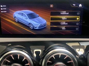 Mercedes-Benz CLA 1.3 CLA180 AMG Line (Premium 2) Coupe 7G-DCT (136 ps) - LED - NA