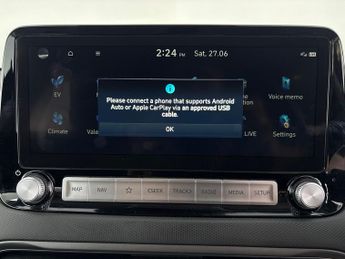 Hyundai Kona 64kWh Premium (10.5kW Charger) (204 ps) - REVERSE CAM - NAV - HE
