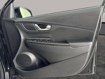Hyundai Kona 64kWh Premium (10.5kW Charger) (204 ps) - REVERSE CAM - NAV - HE