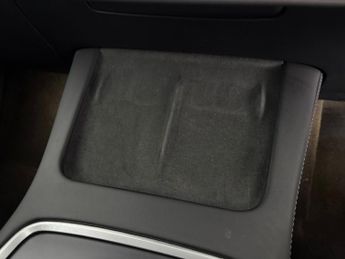 Tesla Model 3 (Dual Motor) Long Range 4WDE (346 ps) - HEATED WHEEL - LEATHER -