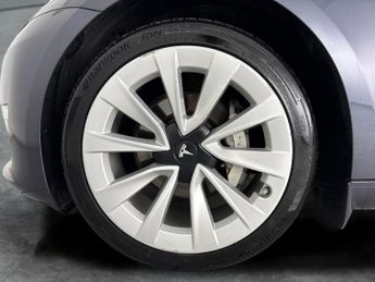 Tesla Model 3 (Dual Motor) Long Range 4WDE (346 ps) - HEATED WHEEL - LEATHER -
