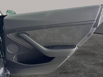 Tesla Model 3 (Dual Motor) Long Range 4WDE (346 ps) - HEATED WHEEL - LEATHER -
