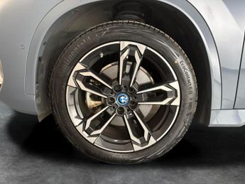 BMW iX1 30 66.5kWh M Sport xDrive (11kW Charger) (313 ps) - NAV