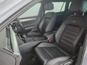 Volkswagen Passat 1.5 TSI EVO R-Line DSG (150 ps) - LED - HEATED LEATHER - WIFI