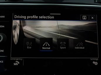 Volkswagen Tiguan 1.5 TSI R-Line Edition DSG (150 ps) - ADAPTIVE CRUISE - PARK ASS