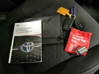 Toyota Corolla 1.8 VVT-h GPF Icon Tech CVT (122 ps) - REVERSE CAM - NAV - HEATE