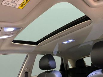 Kia Niro 64kWh 4+ (201 bhp) - NAV - HEATED STEERING - BLIND SPOT ASSIST