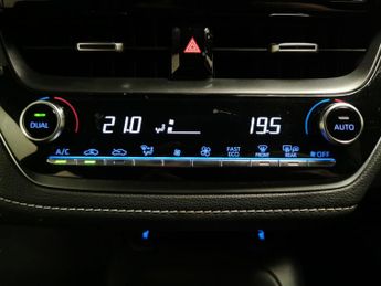 Toyota Corolla 1.8 VVT-h GPF Icon Tech CVT (122 ps) - REVERSE CAM - NAV - HEATE