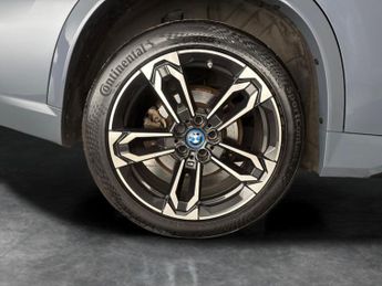 BMW iX1 30 66.5kWh M Sport xDrive (11kW Charger) (313 ps) - NAV