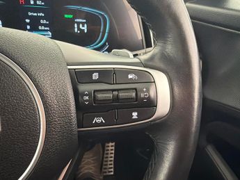 Kia Sportage 1.6 h T-GDi GT-Line (226 bhp) - LANE DEPARTURE  - LANE FOLLOWING