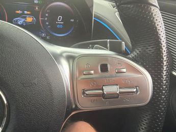 Mercedes-Benz EQC EQC 400 80kWh AMG Line (Premium Plus) 4MATIC (408 ps) - LED - NA