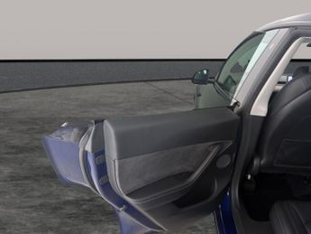 Tesla Model Y (Dual Motor) Long Range 4WDE (384 bhp) - HEATED STEERING - WIFI