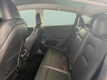 Tesla Model Y (Dual Motor) Long Range 4WDE (384 bhp) - HEATED STEERING - WIFI