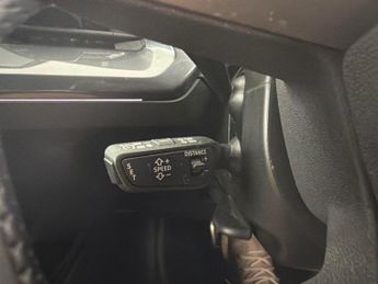 Audi Q4 E-tron 40 S line 82kWh (204 ps) - LANE DEPARTURE  - BLUETOOTH - DRIVING
