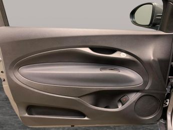 Fiat 500e 42kWh Icon (118 ps) - KEYLESS START - DAB - USB AUDIO