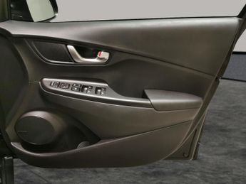 Hyundai Kona 64kWh Premium (10.5kW Charger) (204 ps) - KEYLESS ENTRY - LED - 
