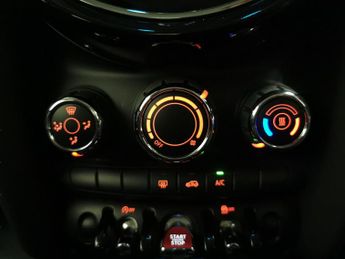 Mini Hatch 1.5 One Classic Steptronic (102 ps) - PERFORMANCE CONTROL