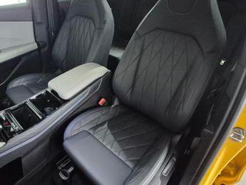 Ford Capri Extended Range 77kWh Premium (286 ps) - SPORTS SEATS - PAN ROOF