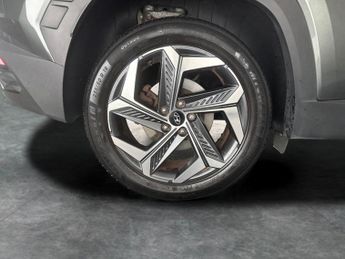 Hyundai Tucson 1.6 T-GDi 13.8kWh Premium Plug-in 4WD (265 ps) - HEATED SEATS